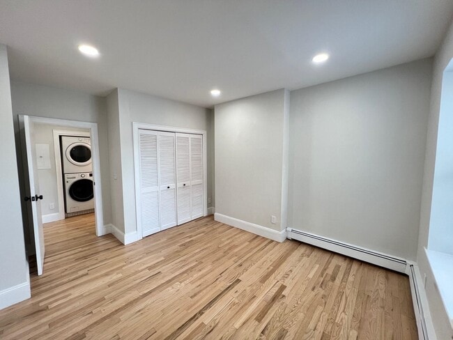 Building Photo - 48 Bright St