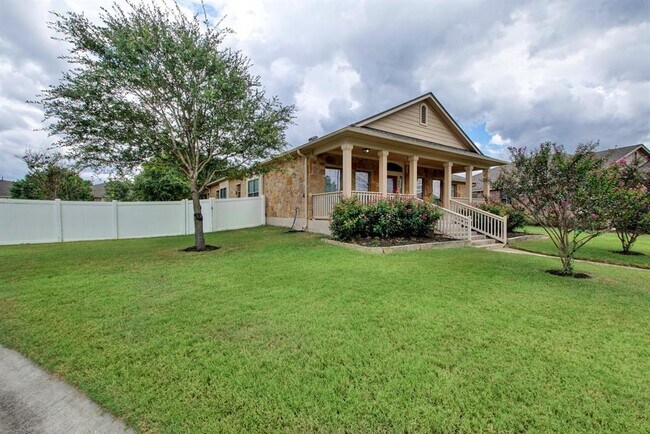 Building Photo - 904 Black Canyon St