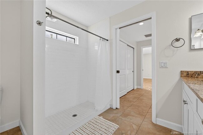 Building Photo - 1855 17th Ave SW