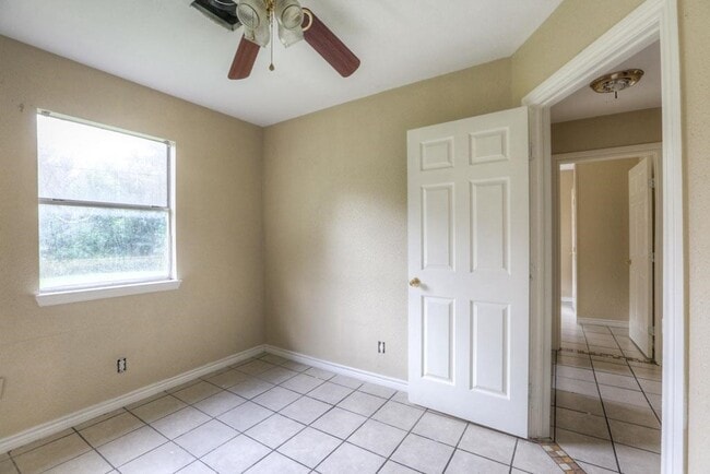 Building Photo - 9421 Sierra Dr