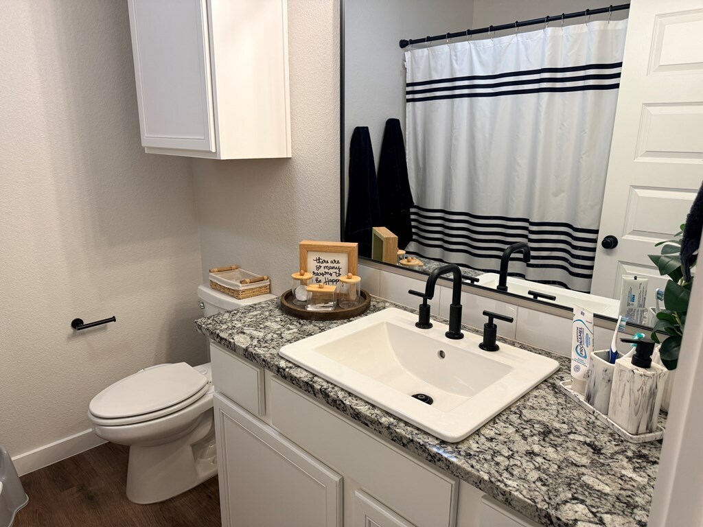 Building Photo - 421 Graze St