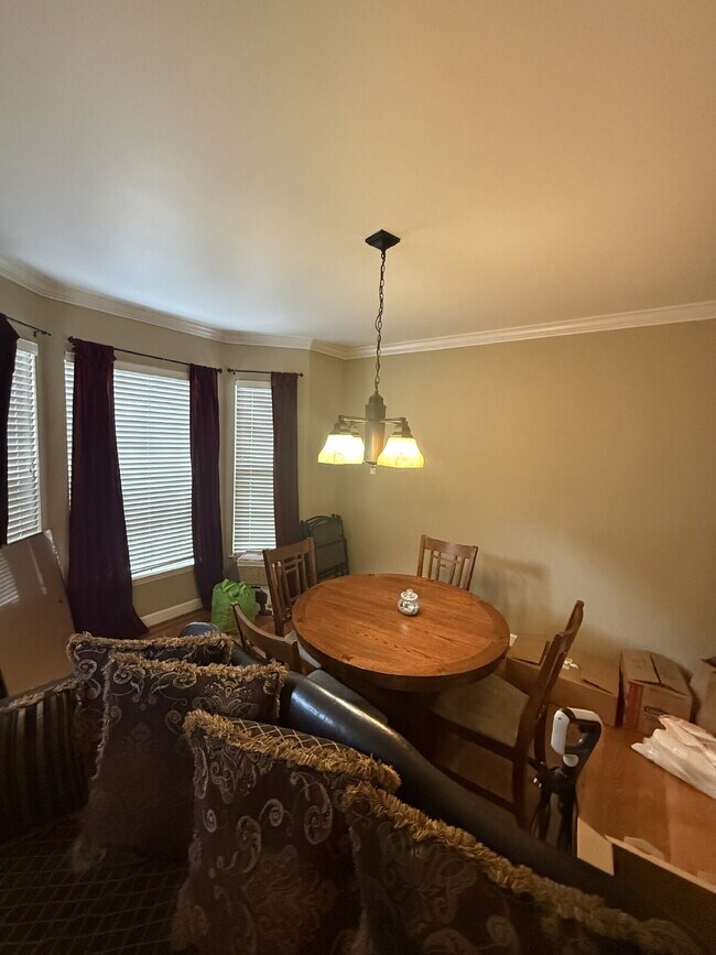 Building Photo - "Spacious 3-Bedroom Gem in Brentwood – FENCED yard. Modern Comfort with 2.5 Baths and 1850 Sq Ft!"