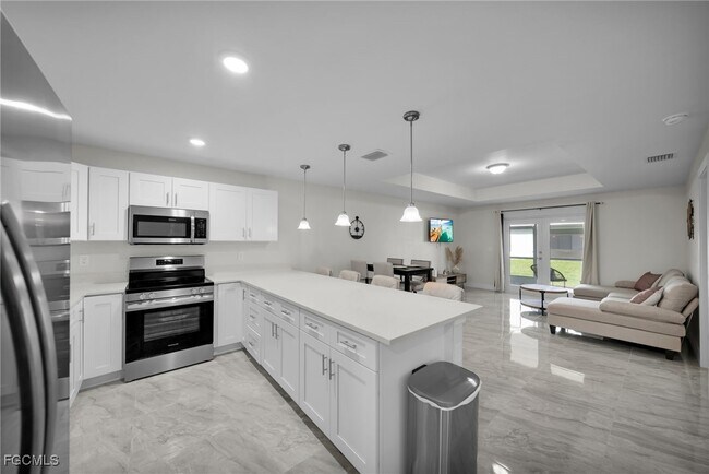 Building Photo - 901 Albany Ave