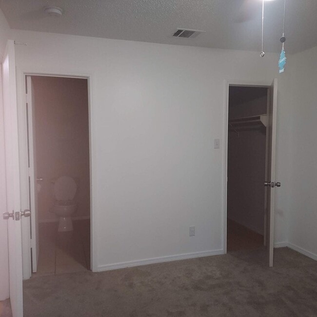 Building Photo - 5512 Lewis Ct