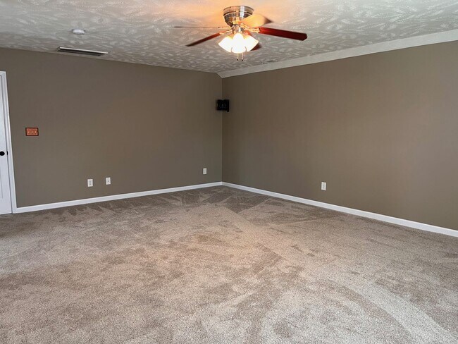 Building Photo - Avail NOW'n ROCK CREEK!