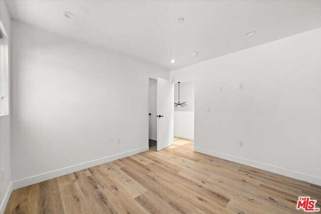 Building Photo - 839 N McCadden Pl