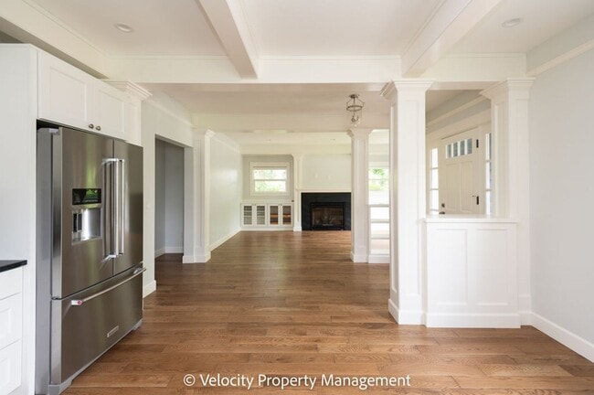 Building Photo - Beautiful Home Across the Street from Drake Park!