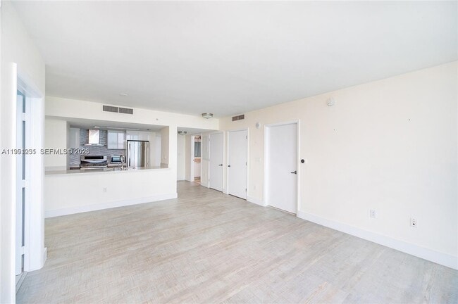 Building Photo - 1800 N Bayshore Dr