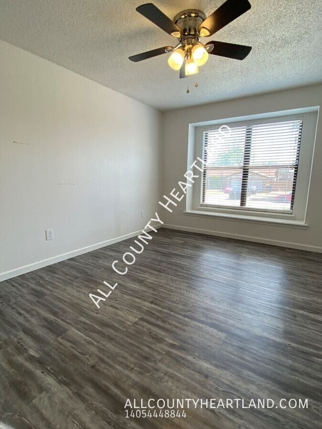 Building Photo - 1809 SE 12th St