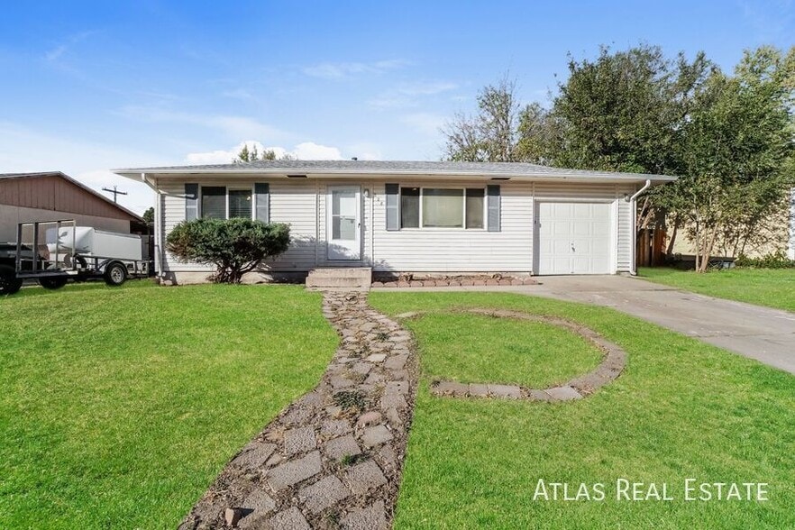 Primary Photo - 828 Querida Dr