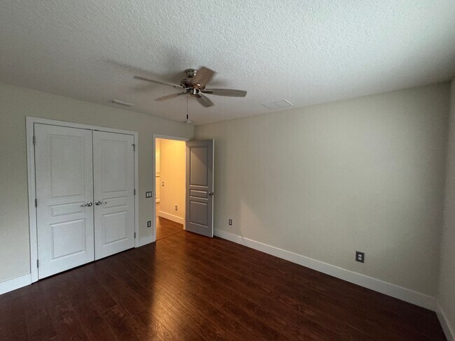 Building Photo - Spacious 4 Bedroom Spring Isle Home AVAILA...