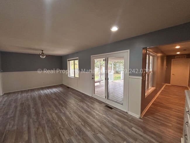 Building Photo - 1901 S 72nd St