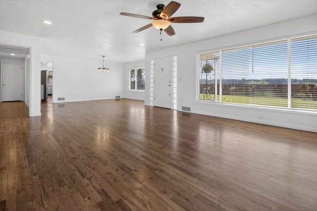Building Photo - Stunning 4 bed + office, 4 bath rental home in Damascus!