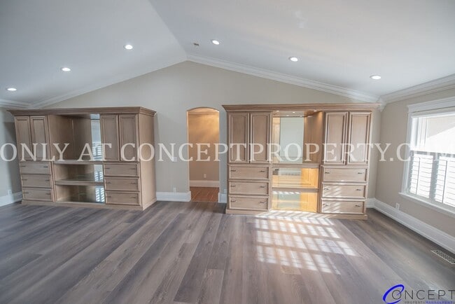 Building Photo - Attractive 4 Bed 3 Bathroom Home: Backing Park - 2 Car Garage