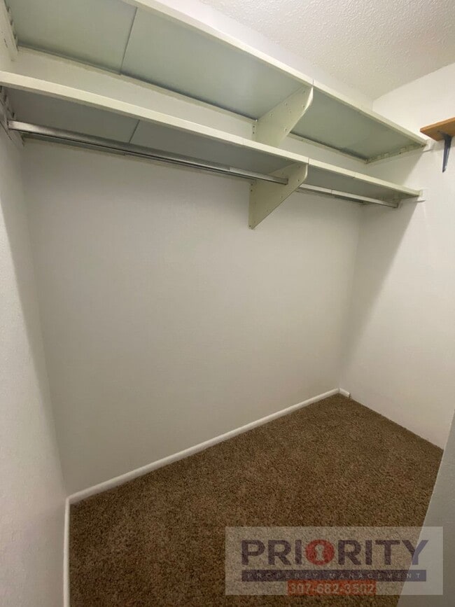 Building Photo - 3 bedroom, 2.5 bath 1,500 sqft Townhouse