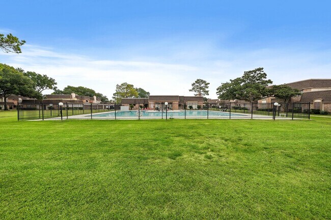 Building Photo - 2615 Yorktown Ln