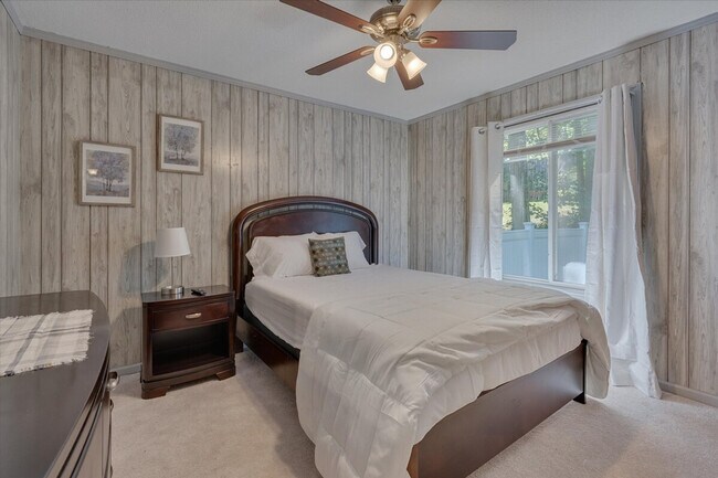 Building Photo - 4225 Meadowbrook Rd