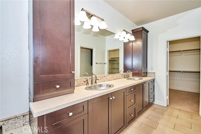 Building Photo - 15 Vantis Dr