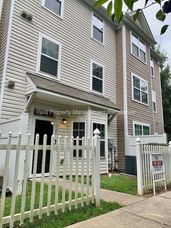 Building Photo - 300 Coalinga Lane