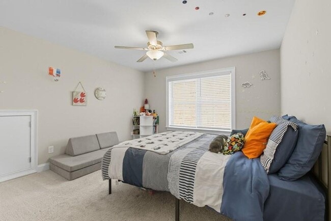 Building Photo - Exceptional Home in Donahue Ridge!