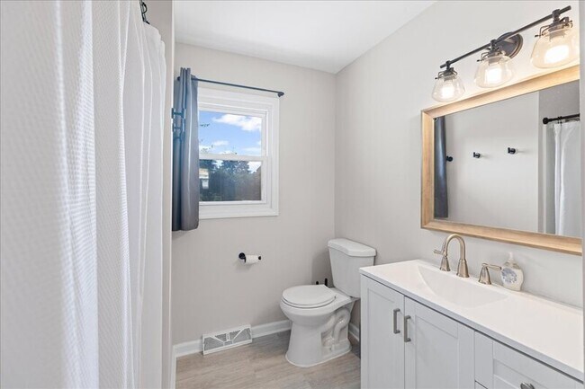 Building Photo - 116 Barclay Dr