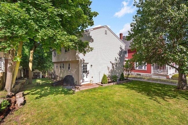 Building Photo - 842 Beech St