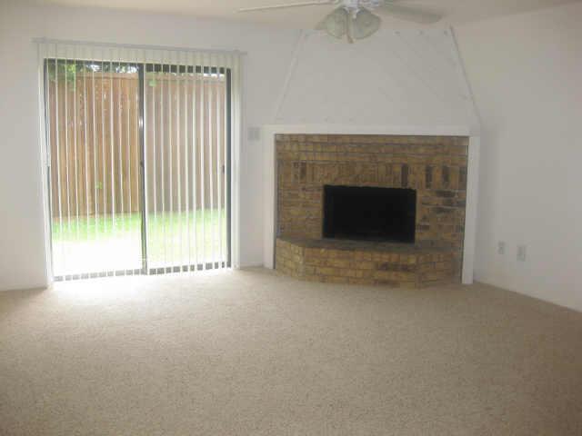 Building Photo - 2610 Lakehill Ln