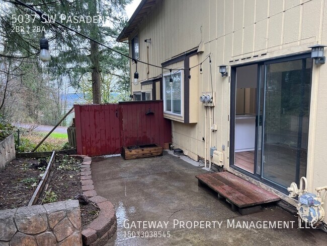 Building Photo - 5037 SW Pasadena St