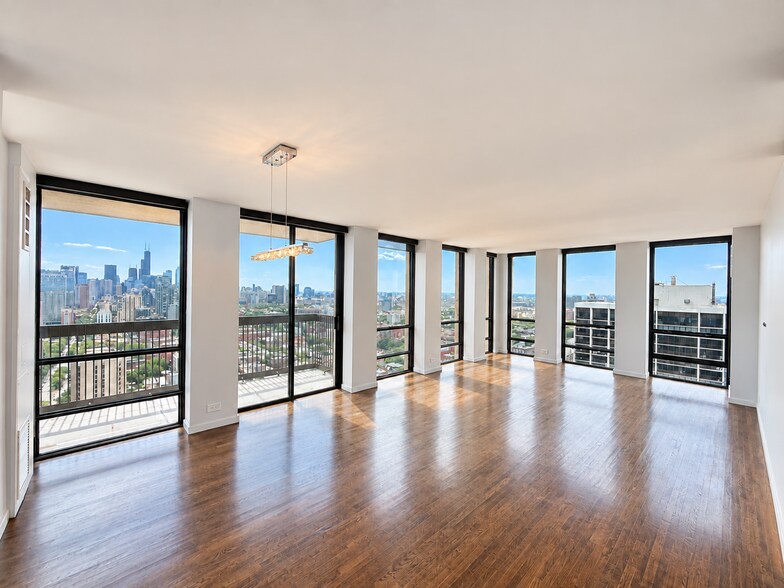 Building Photo - 1660 N La Salle Dr