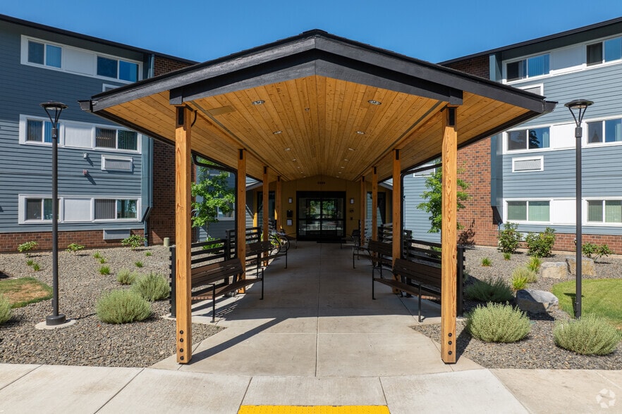 Entrance - Holly Tree Village