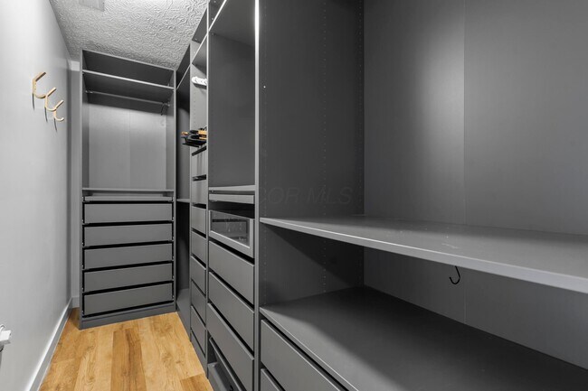 Building Photo - 2641 River Look Dr