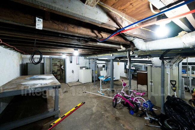 Building Photo - 4226 NE Antioch Rd