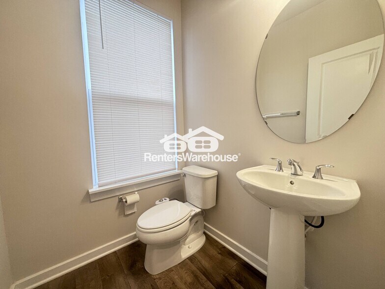 Building Photo - 2500 Emerald Branch Dr