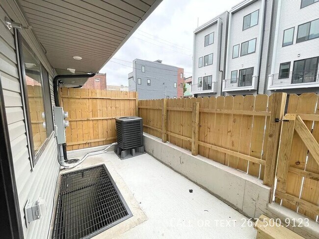 Building Photo - 2605 E Boston St