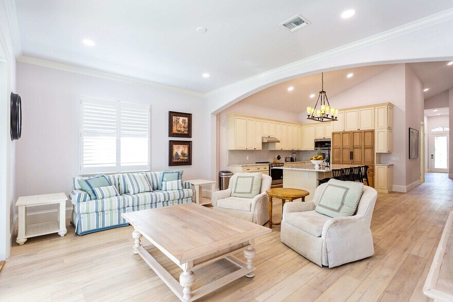 Building Photo - 828 110th Ave N