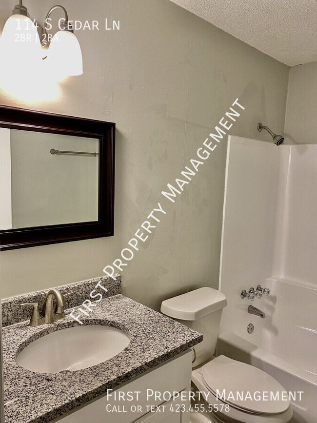 Building Photo - 114 S Cedar Ln