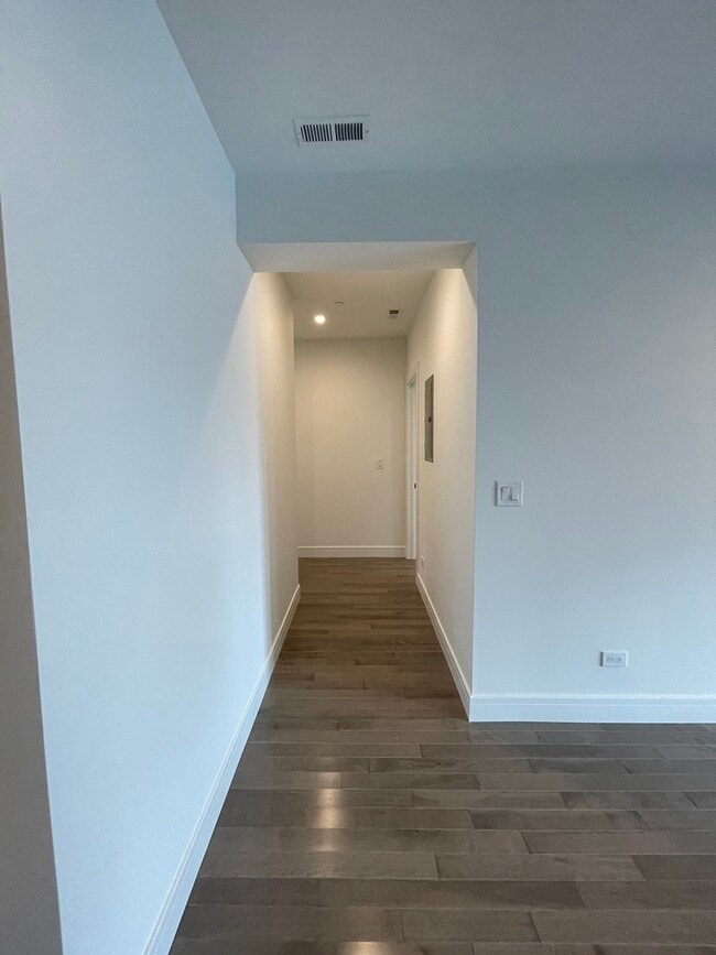 Building Photo - 719 N Elizabeth St