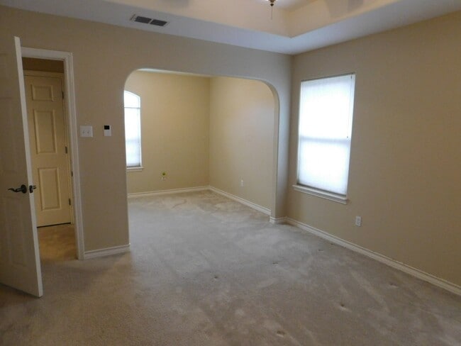 Building Photo - 3201 Nacogdoches Dr