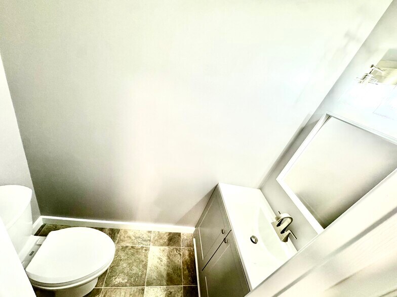 Half bathroom - 10234 Heron Pond Ter