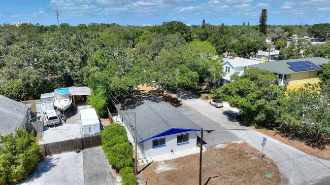 Building Photo - 5100/5102 24th Ave - Duplex