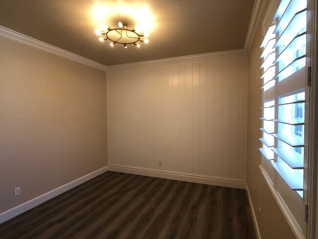 Building Photo - Stunning Eagle Ridge Home