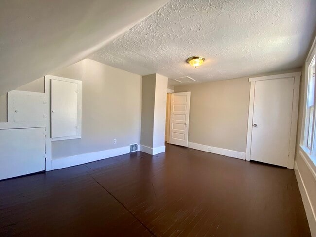 Building Photo - 328 Lease St