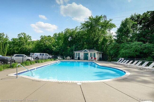 Building Photo - 487 N Eton St