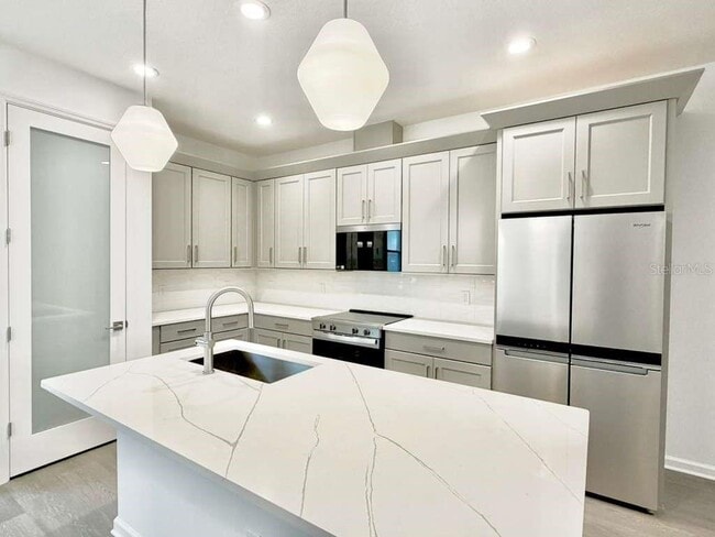 Building Photo - 1866 Falconhurst Ln