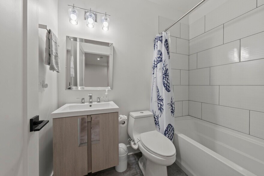 Building Photo - 1205 Hamlet St