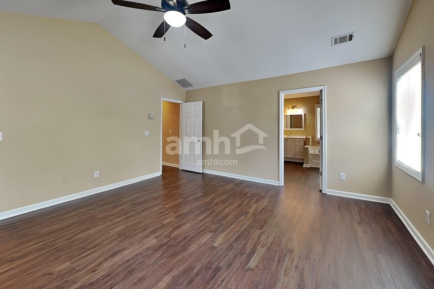 Building Photo - 1852 Clear Springs Ln