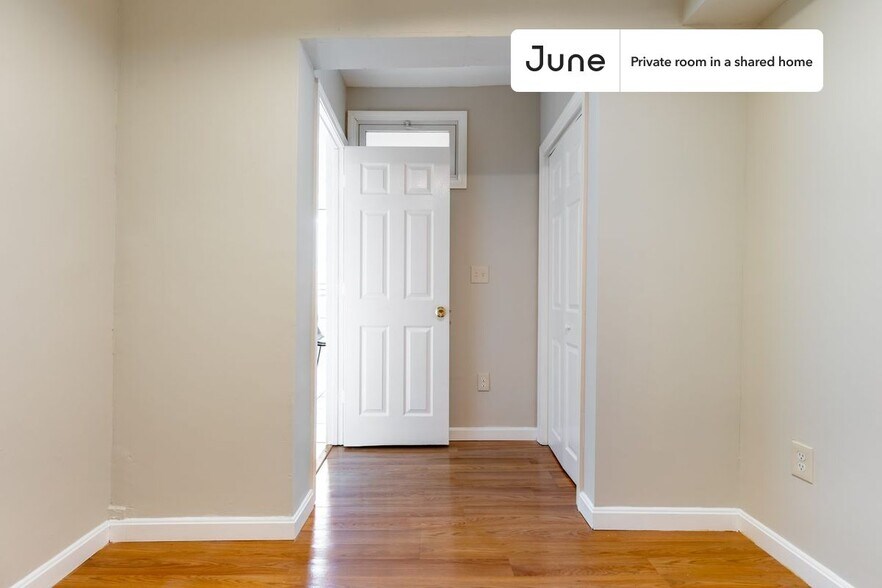 Building Photo - Room in Shared 2 bed/1.5 bath home