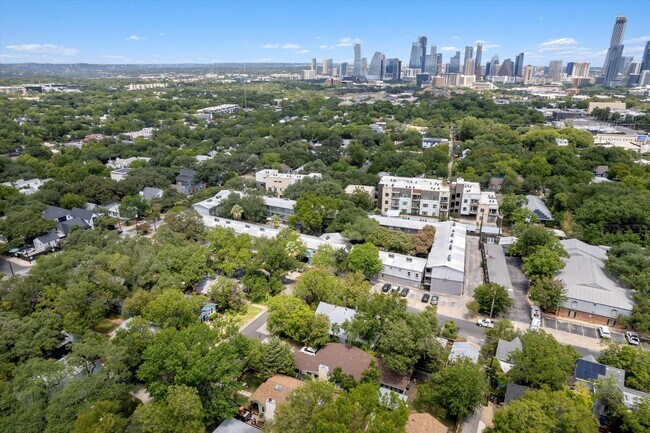 Building Photo - Prime 2 Bed 1 Bath in 78704 Near Downtown Austin