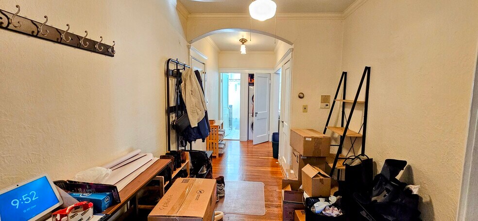 Building Photo - 52 Babcock St