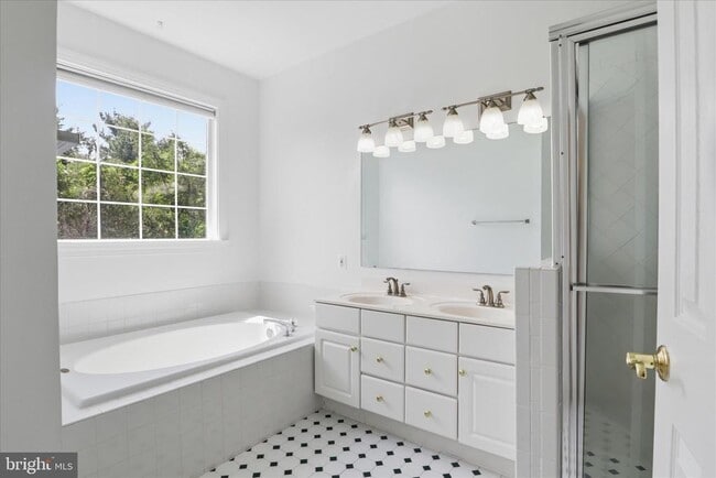 Building Photo - 981 Herons Run Ln